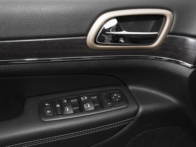 Used 2016  Jeep Limited image 19