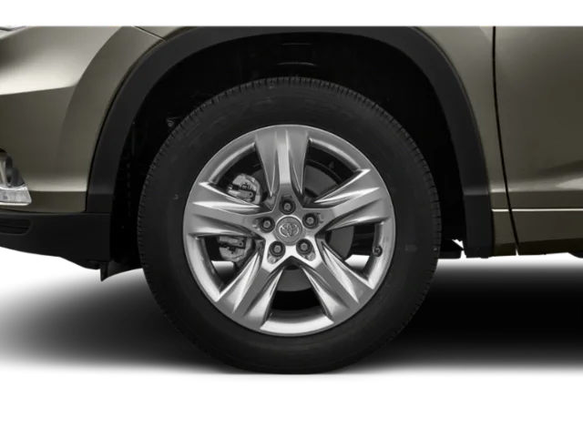 Used 2015 Silver Toyota XLE V6 image 9