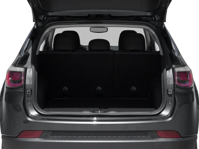 Used 2018 Redline Pearlcoat Jeep Latitude image 9