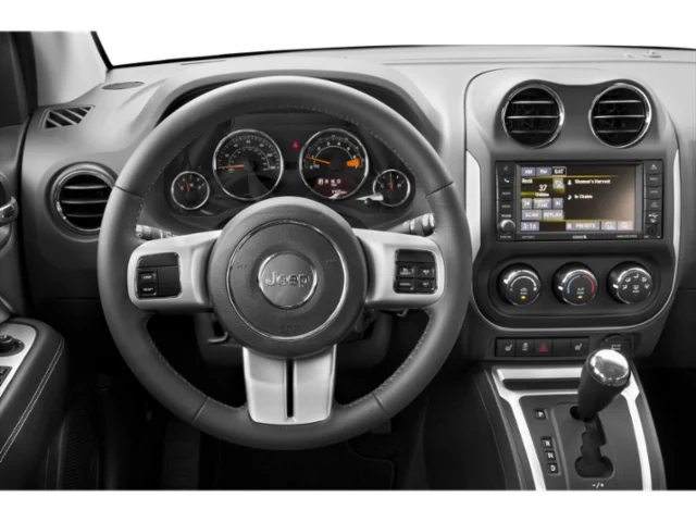 Used 2015 Blue Jeep Latitude image 4