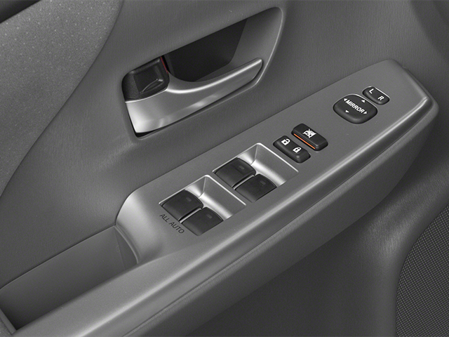Used 2014  Toyota Two image 18