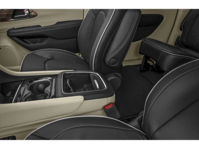 Used 2025 White Chrysler Limited image 11