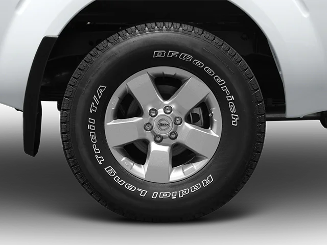Used 2013 White Nissan S image 9
