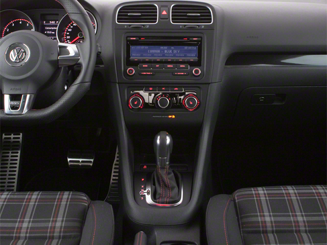Used 2010  Volkswagen Base image 11