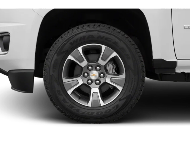 Used 2015 Silver Ice Metallic Chevrolet 4WD Z71 image 8