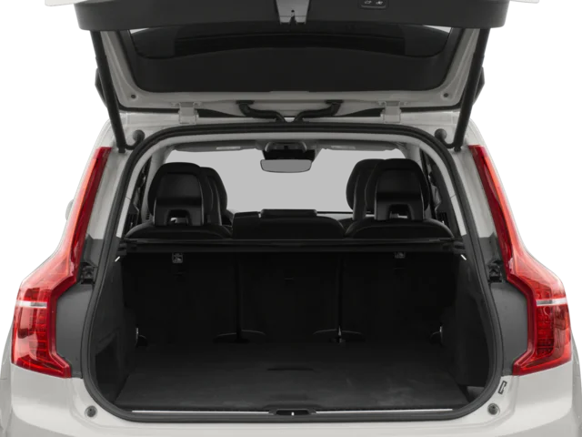 Used 2018 Crystal White Volvo Momentum image 12