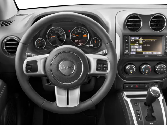 Used 2016 White Jeep Latitude image 4