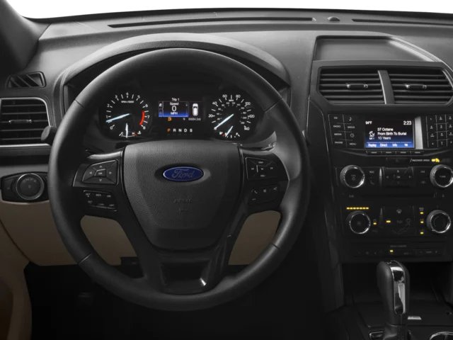 Used 2017  Ford Base image 7