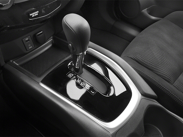 Used 2014 Red Nissan SV image 9