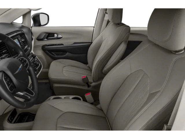 Used 2019 Billet Silver Metallic Chrysler L image 6