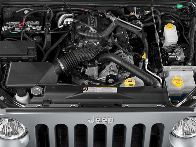 Used 2014 Bright White Clearcoat Jeep Unlimited Sahara image 11