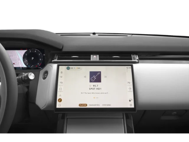 Used 2024 Gray Land Rover Dynamic SE image 7