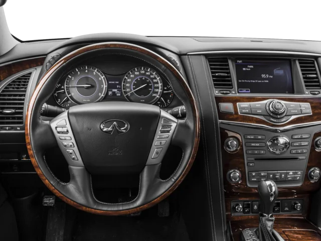 Used 2017  INFINITI RWD image 7