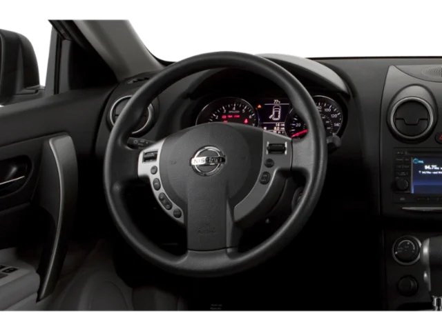 Used 2015 Red Nissan S image 4