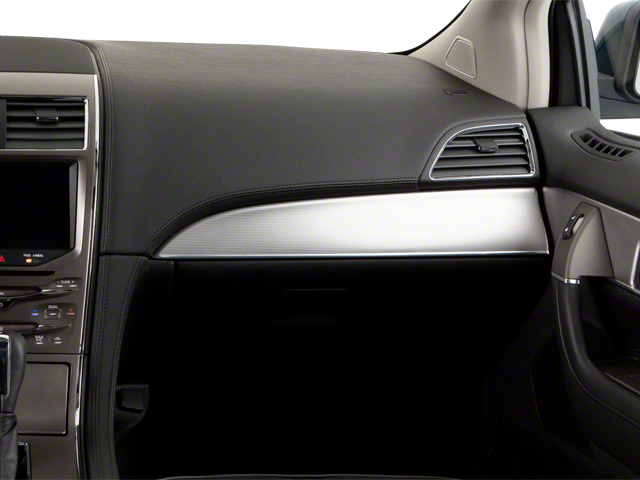 Used 2013 White Lincoln Base image 16