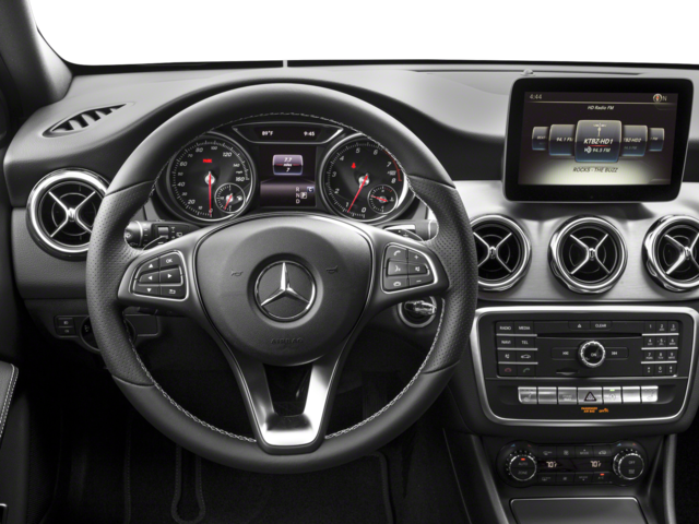 Used 2018 White Mercedes-Benz GLA 250 image 4