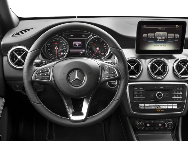Used 2018 White Mercedes-Benz GLA 250 image 8