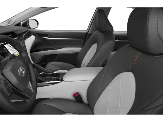 Used 2018 Silver Toyota XLE image 6
