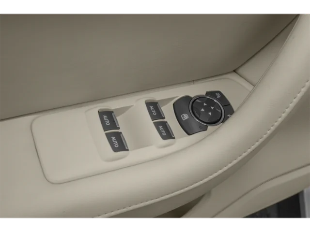 Used 2015  Lincoln base image 19