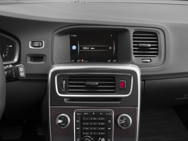 Used 2016 GREY Volvo T5 image 9