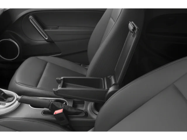 Used 2019 Tornado Red/Black Roof Volkswagen SE image 12
