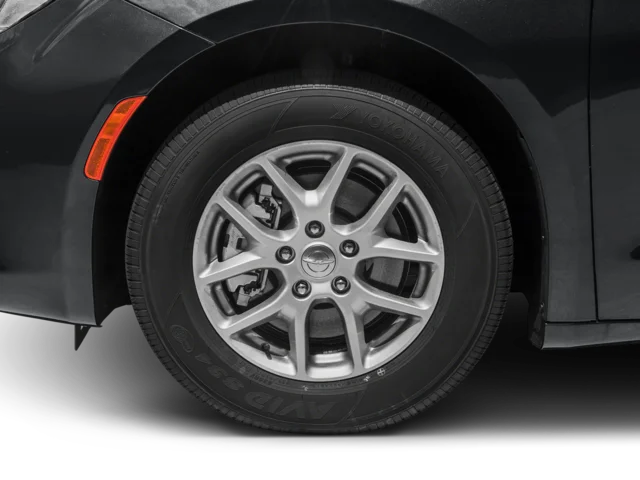 Used 2017 Brilliant Black Crystal Pearlcoat Chrysler Touring image 8