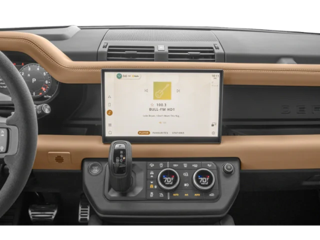 Used 2025  Land Rover P635 OCTA Edition One image 10