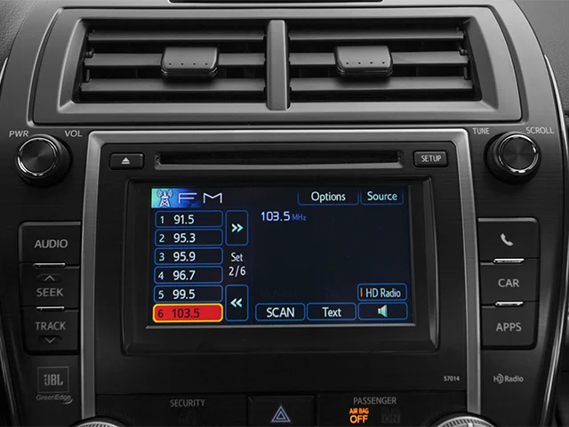 Used 2013 Classic Silver Metallic Toyota SE image 7