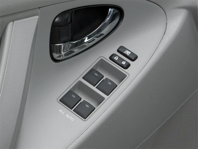 Used 2010  Toyota LE image 18
