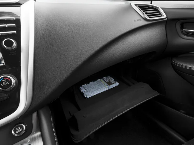 Used 2016 Arctic Blue Metallic Nissan S image 14