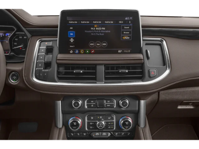 Used 2023 White Frost Tricoat GMC SLT image 9
