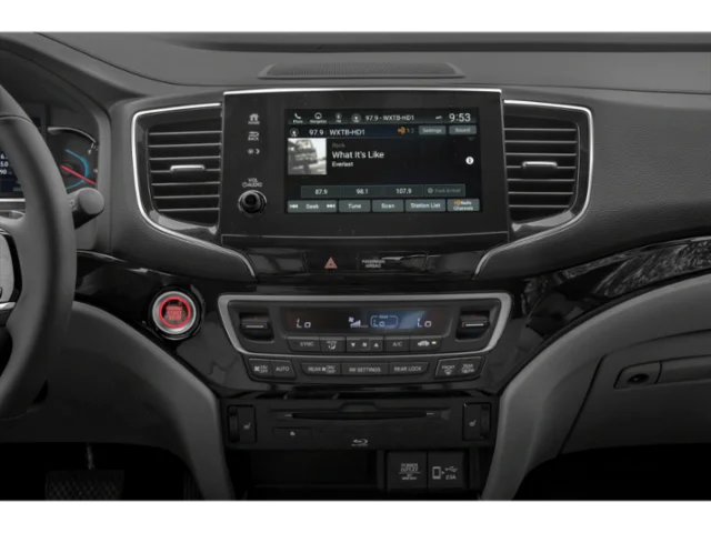 Used 2019 White Diamond Pearl Honda Touring image 10