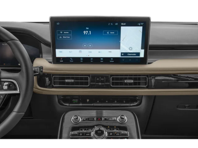 Used 2021 Black Lincoln Reserve image 17