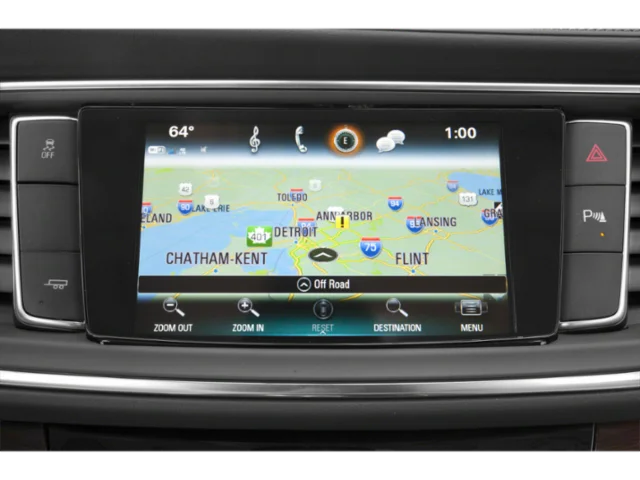 Used 2019 White Buick Essence image 17