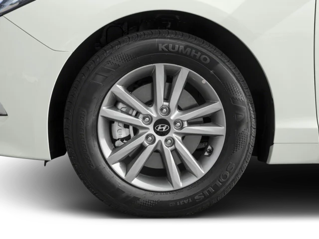 Used 2016 Silver Hyundai SE image 8