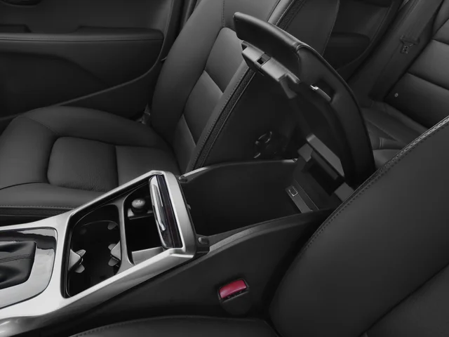 Used 2016 White Volvo T5 Platinum image 25
