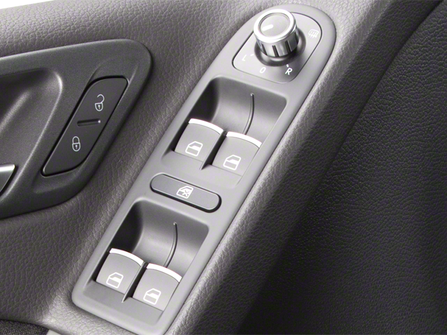 Used 2010  Volkswagen Base image 19