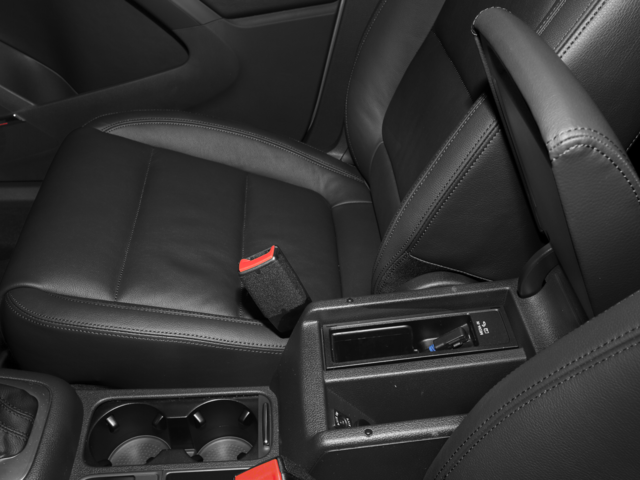 Used 2016 Black Volkswagen SE image 16