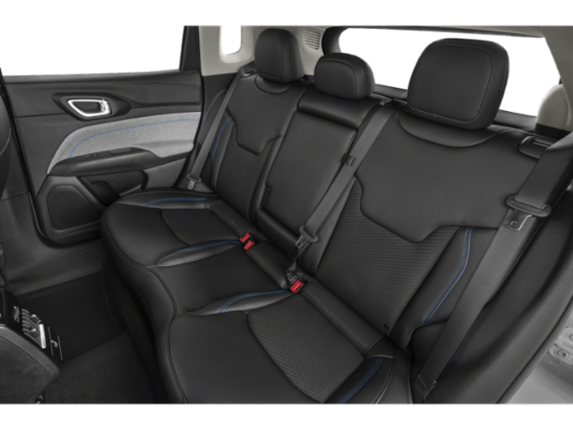Used 2022 Granite Crystal Clearcoat Metallic Jeep Latitude image 14