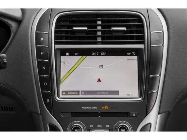 Used 2019 White Lincoln Select image 13