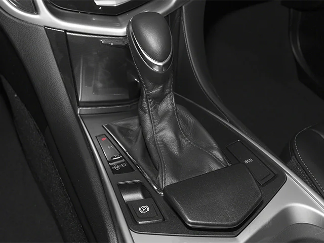 Used 2013  Cadillac Luxury Collection image 11