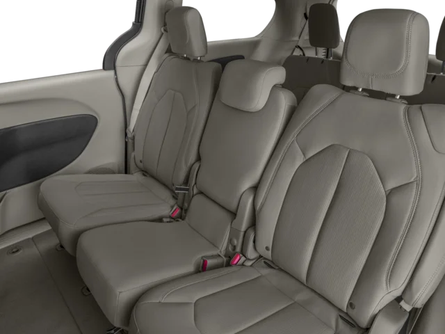 Used 2017 Brilliant Black Crystal Pearlcoat Chrysler Touring image 11