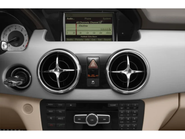 Used 2015 Palladium Silver Metallic Mercedes-Benz GLK image 13
