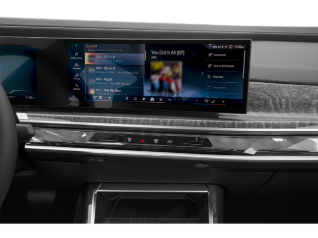 2025 BMW i7 50 - Photo 7