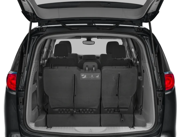 Used 2017 Brilliant Black Crystal Pearlcoat Chrysler Touring image 9