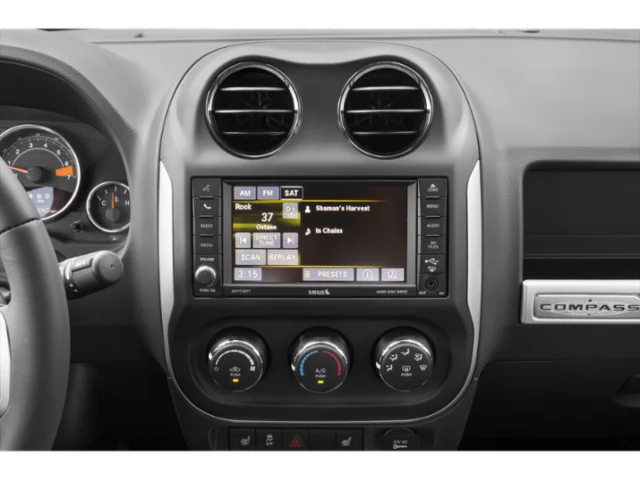 Used 2015 Blue Jeep Latitude image 7