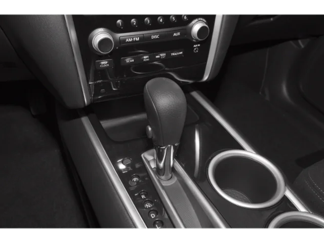 Used 2015 Pearl White Nissan Platinum image 8
