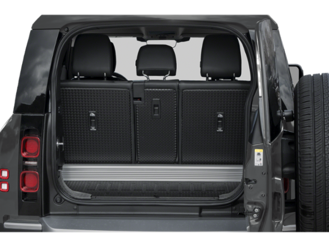 Used 2025 Black Land Rover X-Dynamic SE image 8