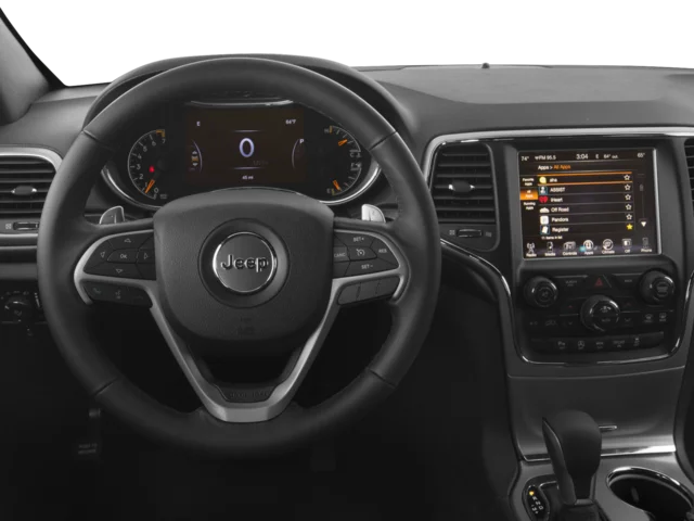Used 2017  Jeep Altitude image 7