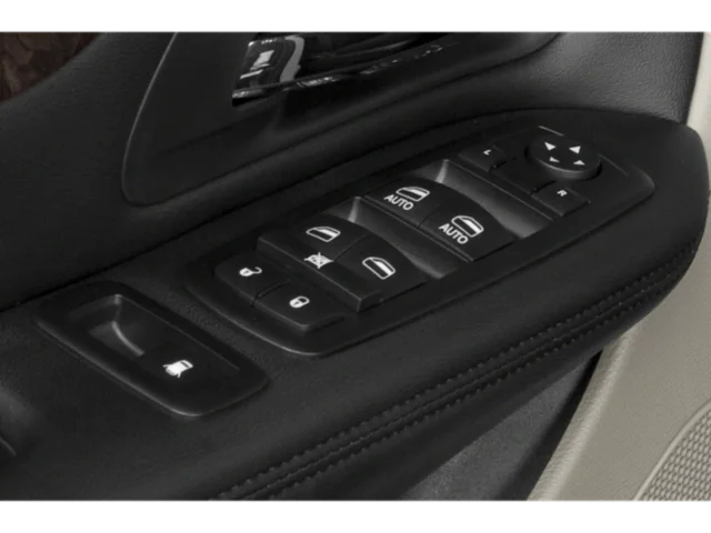 Used 2013 Bright White Clearcoat Dodge SXT image 15